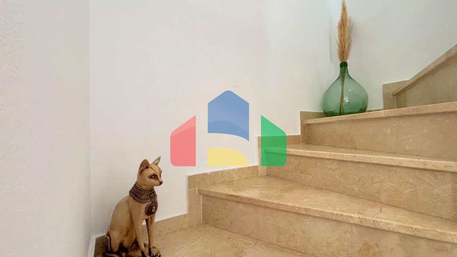 (EN) BEAUTIFUL TOWNHOUSE ON THE COSTA DEL SOL: LUXURY AND COMFORT JUST STEPS FROM THE BEACH