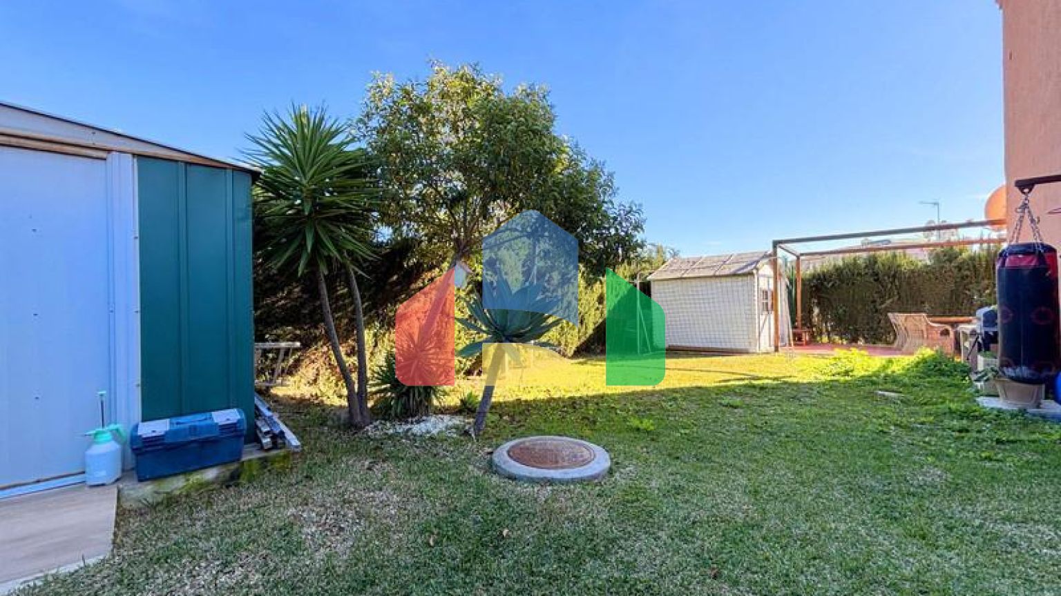 (EN) BEAUTIFUL TOWNHOUSE ON THE COSTA DEL SOL: LUXURY AND COMFORT JUST STEPS FROM THE BEACH