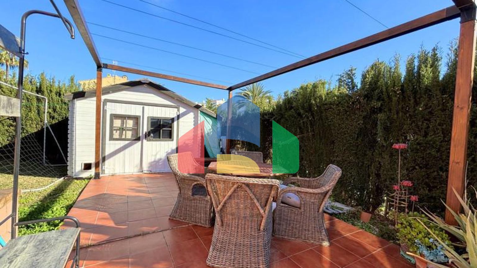 (EN) BEAUTIFUL TOWNHOUSE ON THE COSTA DEL SOL: LUXURY AND COMFORT JUST STEPS FROM THE BEACH