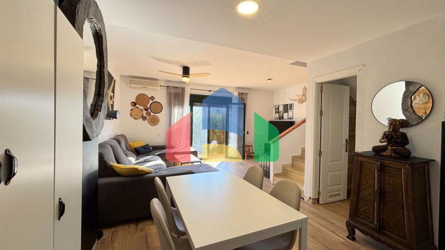 (EN) BEAUTIFUL TOWNHOUSE ON THE COSTA DEL SOL: LUXURY AND COMFORT JUST STEPS FROM THE BEACH