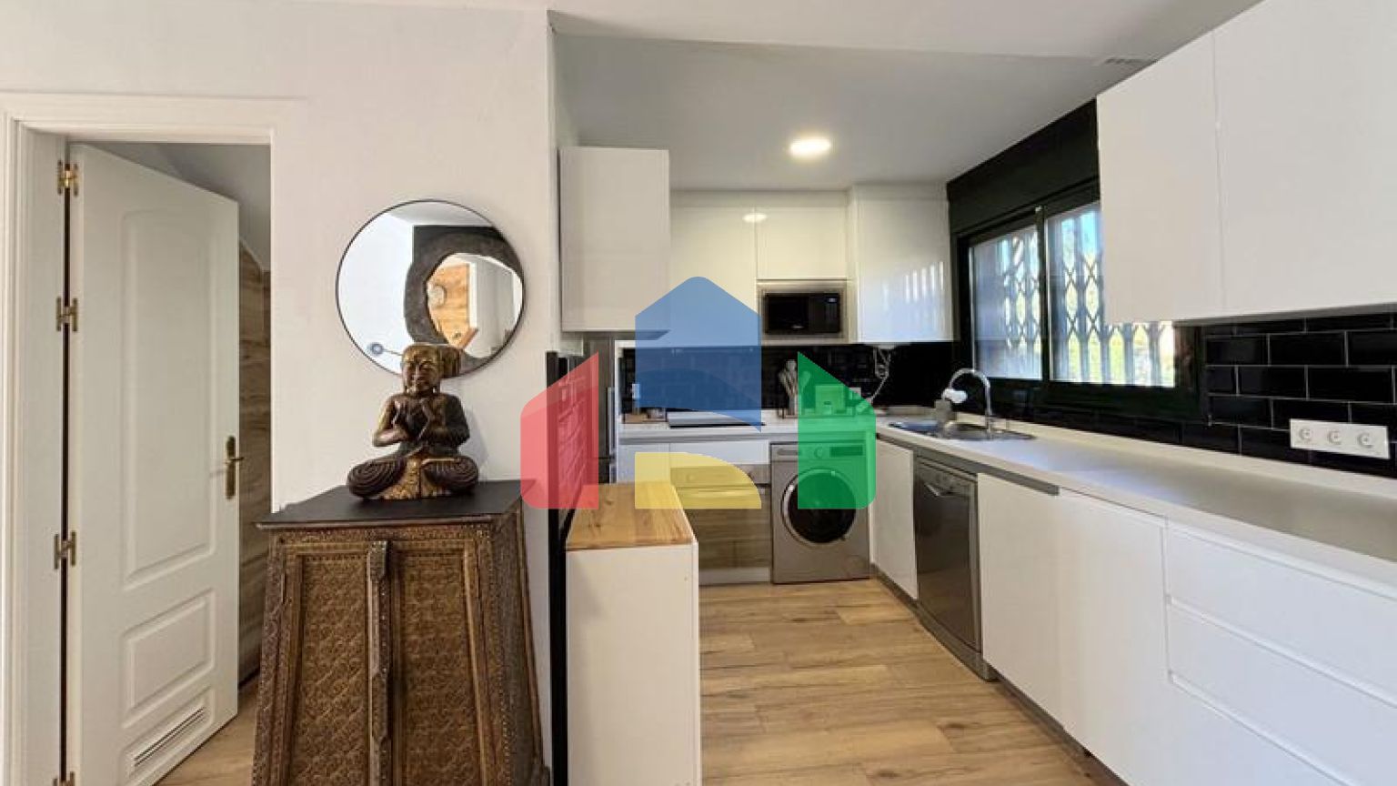 (EN) BEAUTIFUL TOWNHOUSE ON THE COSTA DEL SOL: LUXURY AND COMFORT JUST STEPS FROM THE BEACH