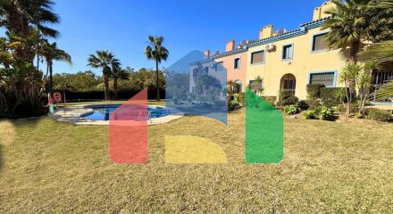 (EN) BEAUTIFUL TOWNHOUSE ON THE COSTA DEL SOL: LUXURY AND COMFORT JUST STEPS FROM THE BEACH