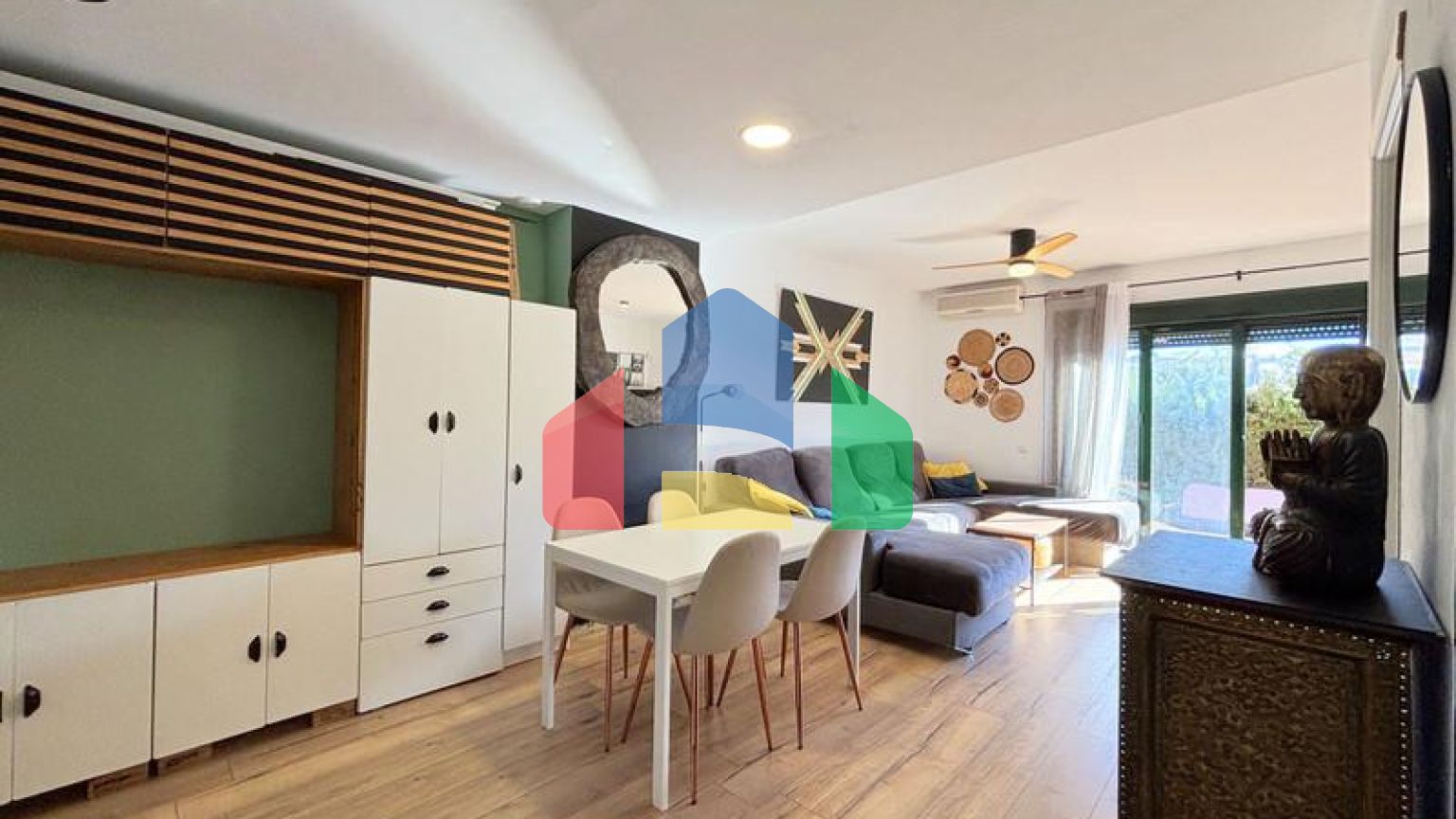 (EN) BEAUTIFUL TOWNHOUSE ON THE COSTA DEL SOL: LUXURY AND COMFORT JUST STEPS FROM THE BEACH