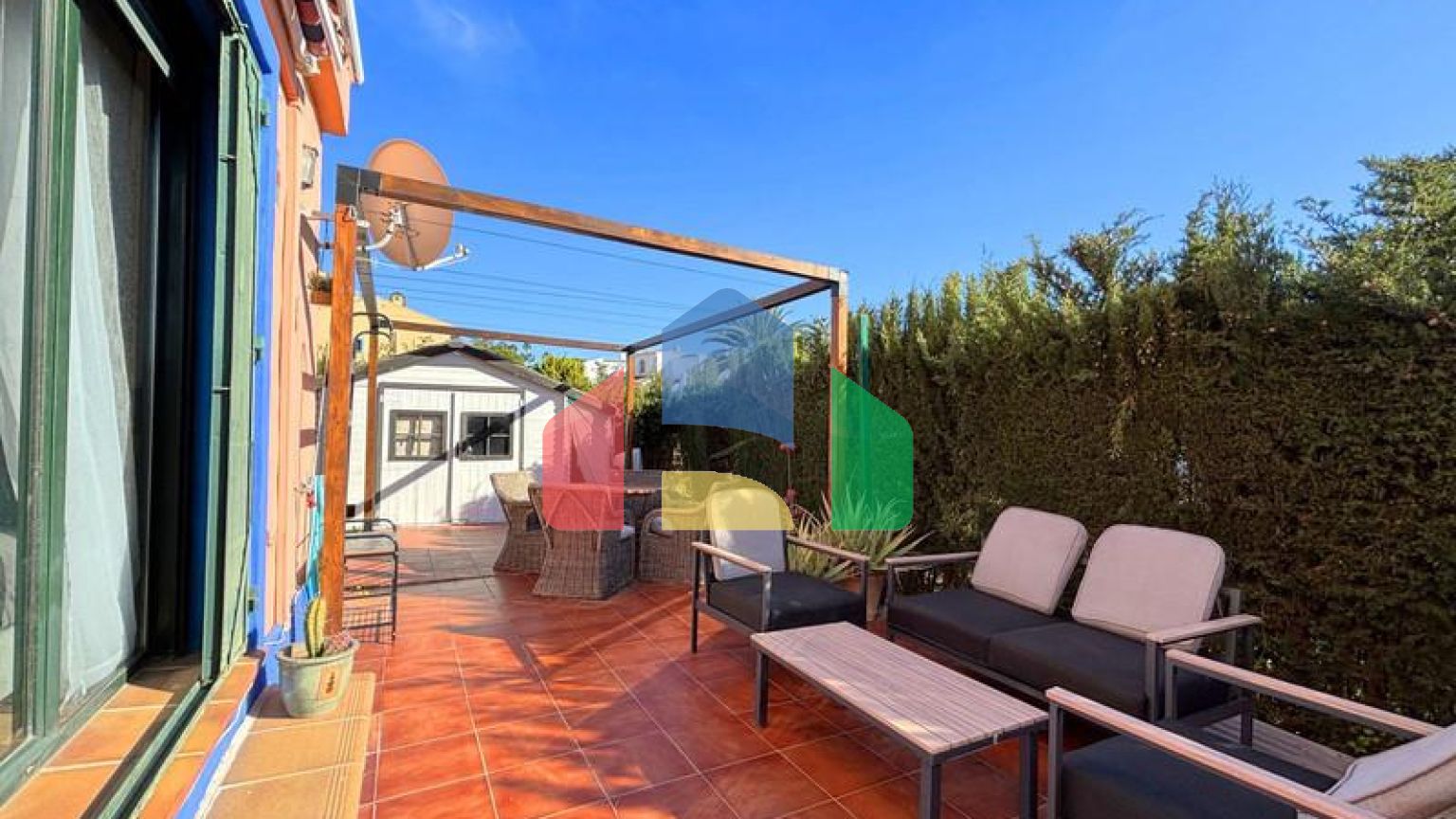 (EN) BEAUTIFUL TOWNHOUSE ON THE COSTA DEL SOL: LUXURY AND COMFORT JUST STEPS FROM THE BEACH