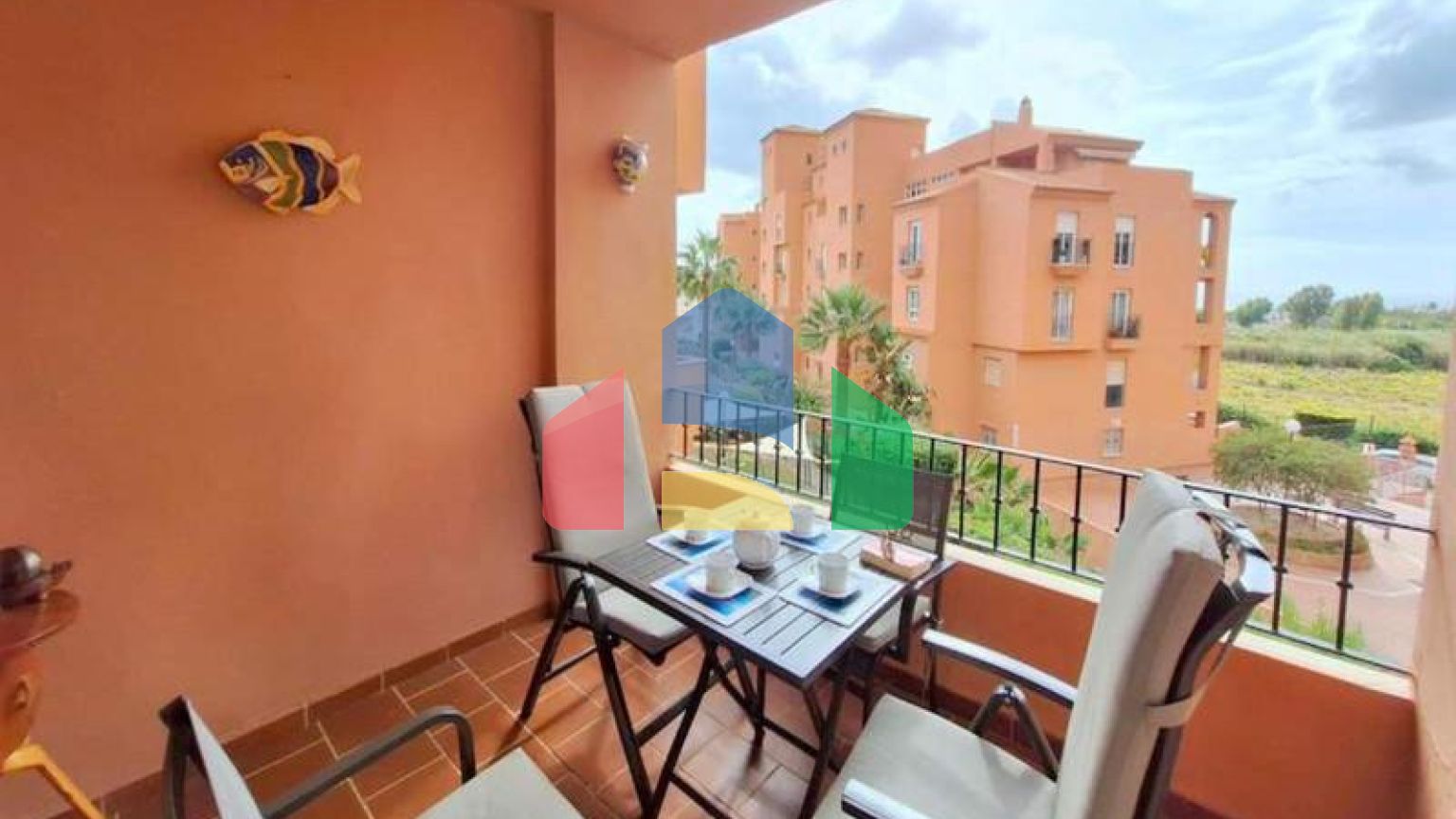 Светлая Угловая Квартира с Видами на Виноградник и Море в Ла-Дукеса