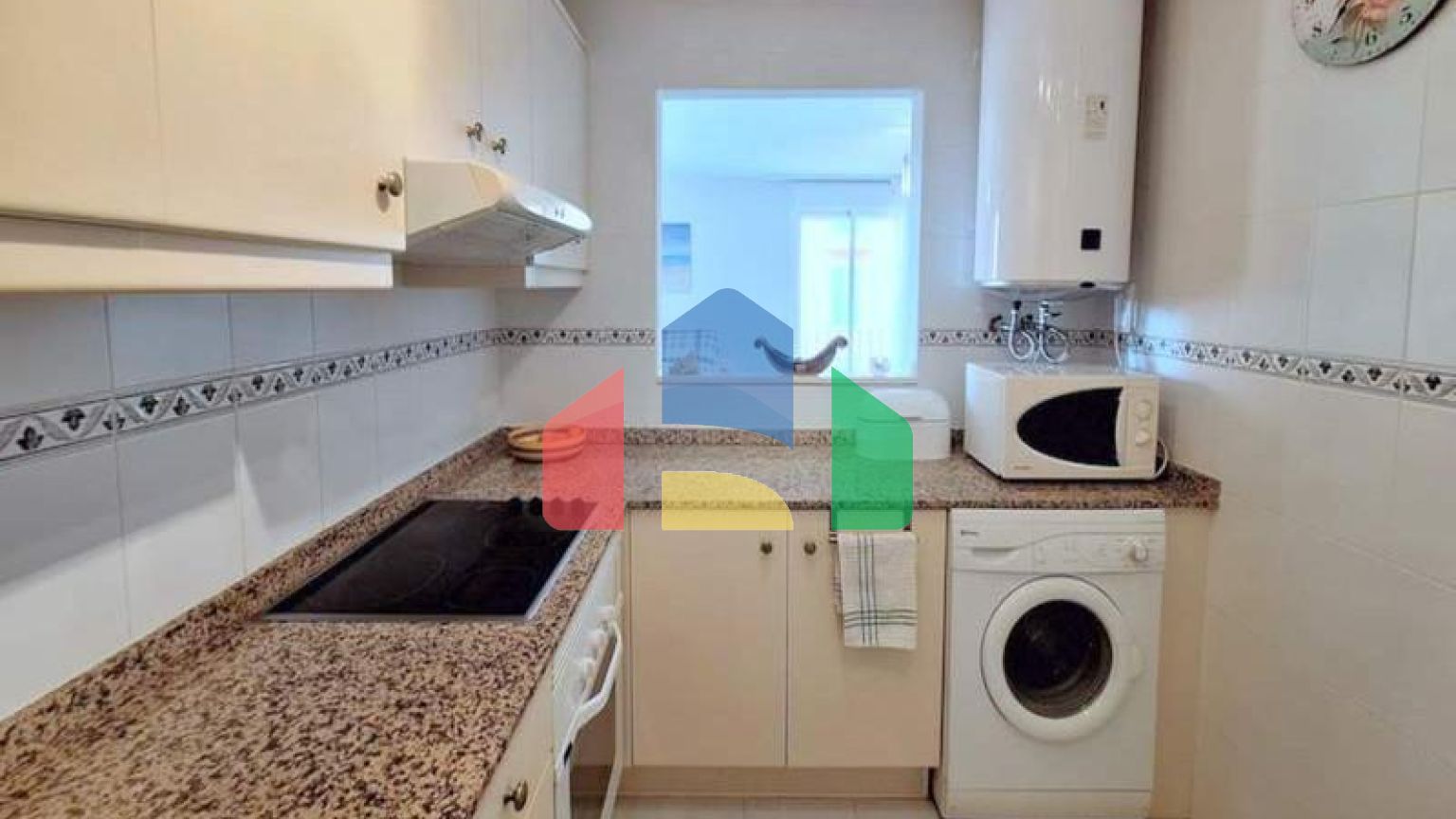 Светлая Угловая Квартира с Видами на Виноградник и Море в Ла-Дукеса