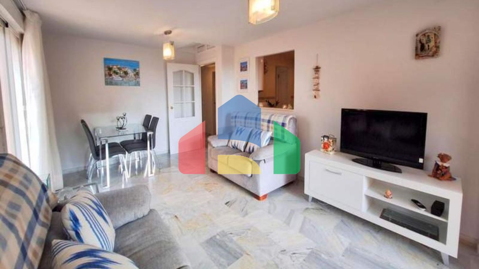 Светлая Угловая Квартира с Видами на Виноградник и Море в Ла-Дукеса