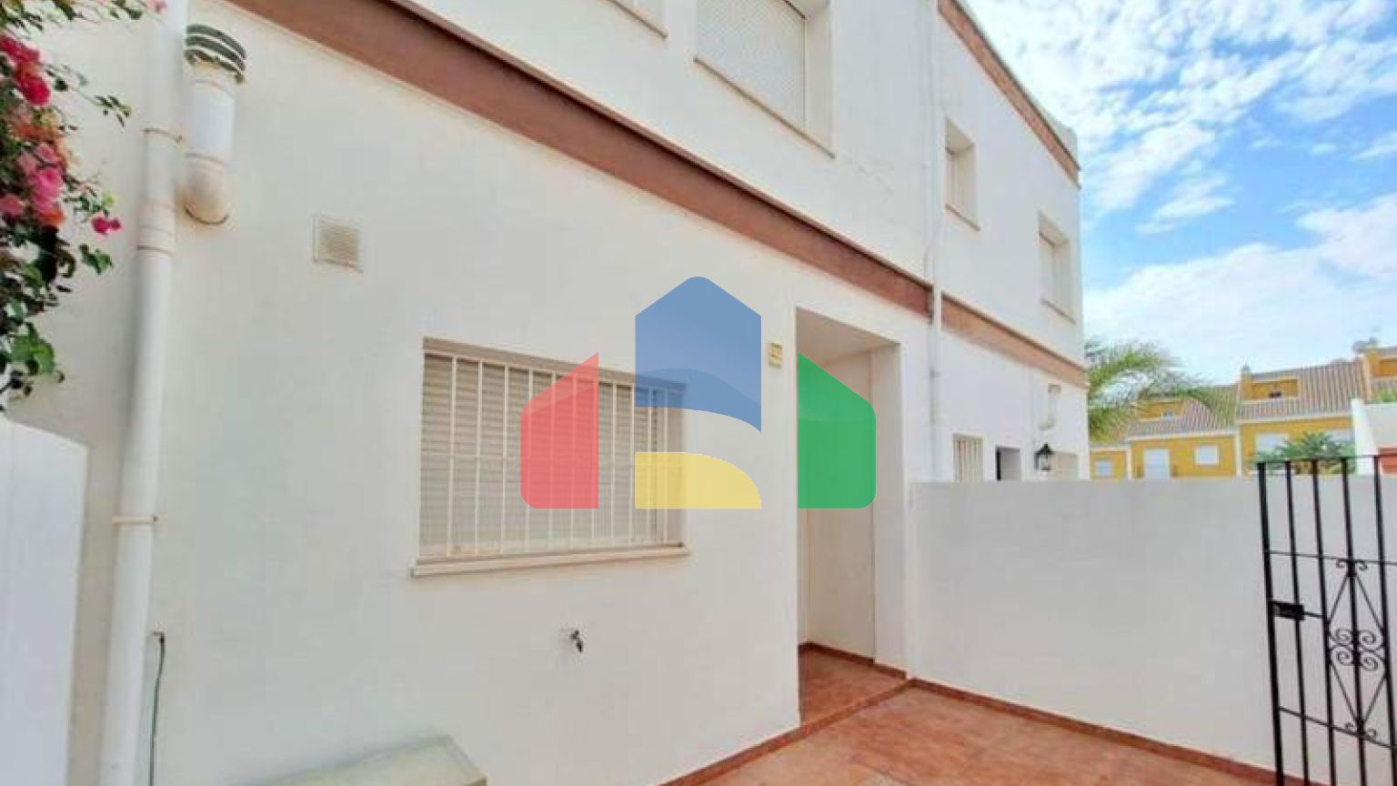 Просторный Таунхаус с Видом на Море в Манильве