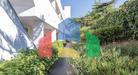 Квартира с 2 спальнями и 2 ванными комнатами с потрясающим видом на море.