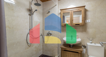 Квартира с 2 спальнями и 2 ванными комнатами с потрясающим видом на море.