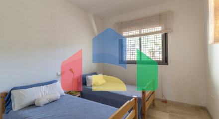 Квартира с 2 спальнями и 2 ванными комнатами с потрясающим видом на море.