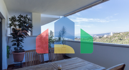 Квартира с 2 спальнями и 2 ванными комнатами с потрясающим видом на море.