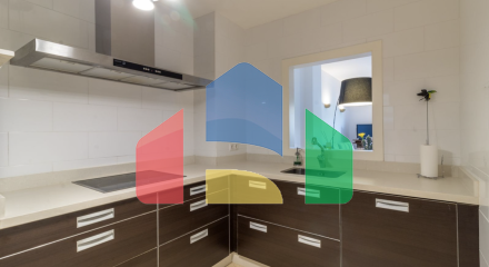 Квартира с 2 спальнями и 2 ванными комнатами с потрясающим видом на море.