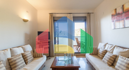 Квартира с 2 спальнями и 2 ванными комнатами с потрясающим видом на море.