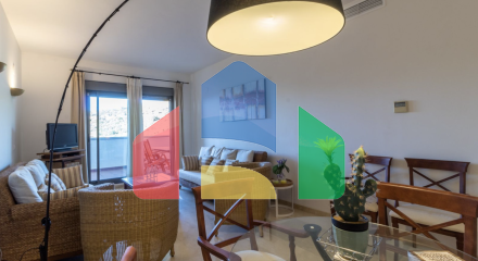 Квартира с 2 спальнями и 2 ванными комнатами с потрясающим видом на море.