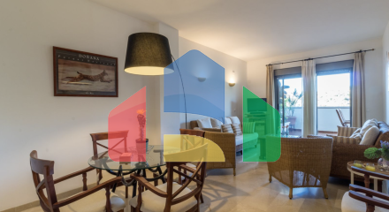 Квартира с 2 спальнями и 2 ванными комнатами с потрясающим видом на море.