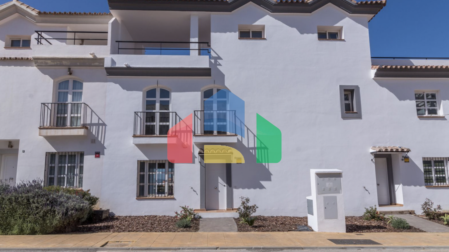 Потрясающий таунхаус с 4мя спальнями и панорамным видом на море