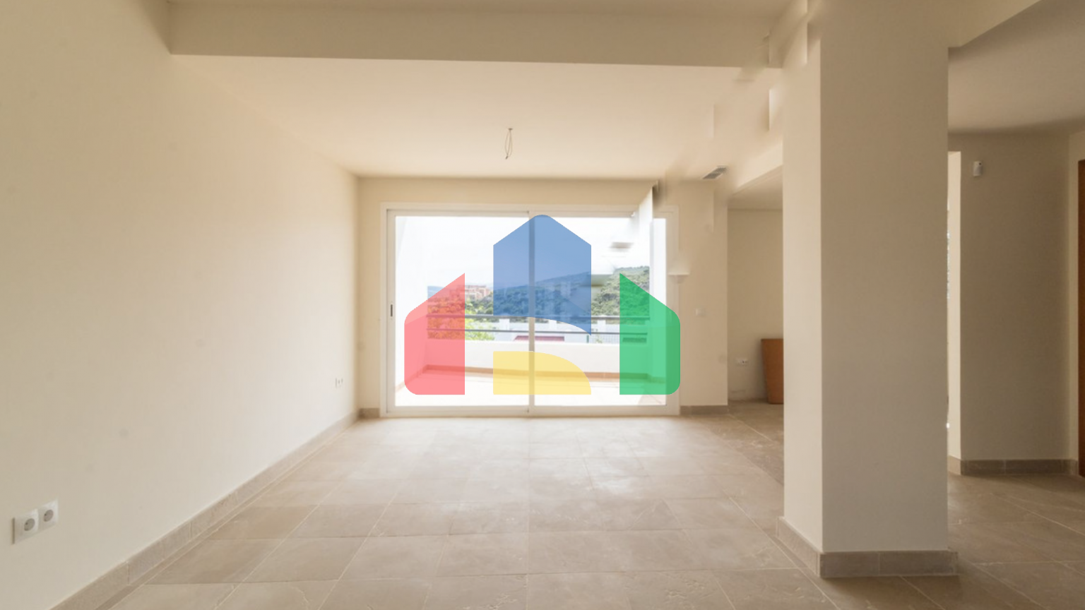 Потрясающий таунхаус с 4мя спальнями и панорамным видом на море