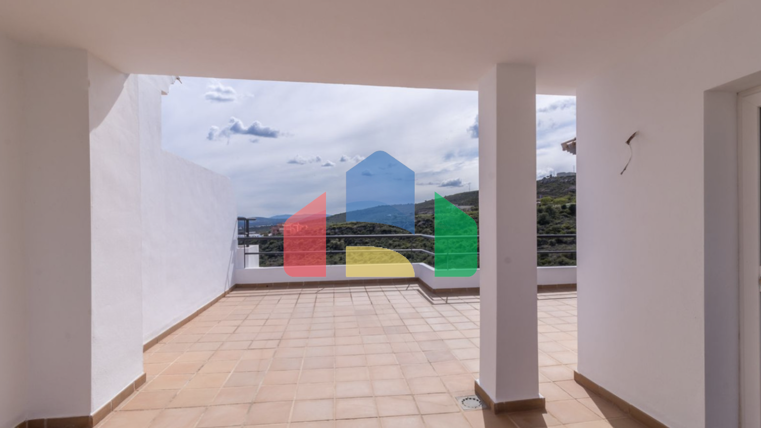 Потрясающий таунхаус с 4мя спальнями и панорамным видом на море