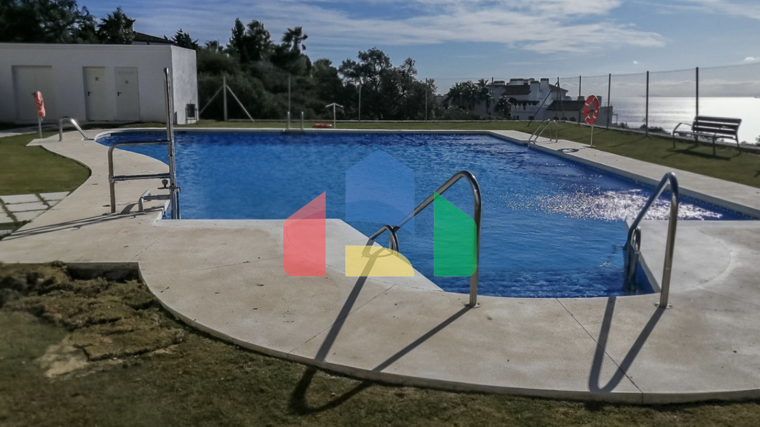 Потрясающий таунхаус с 4мя спальнями и панорамным видом на море