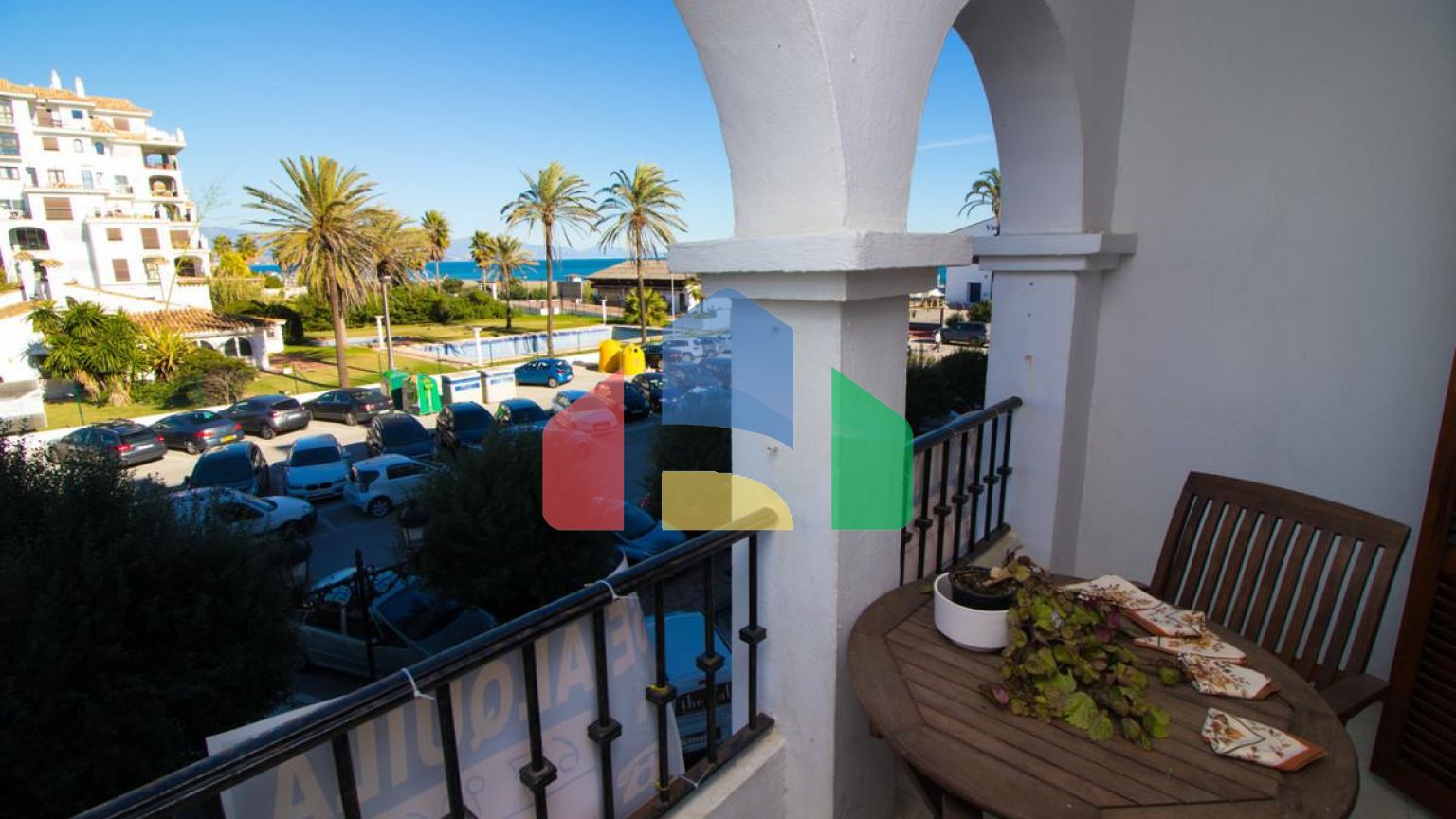 Прекрасная квартира с 2 спальнями прямо в порту Дукеса, всего в нескольких шагах от пляж