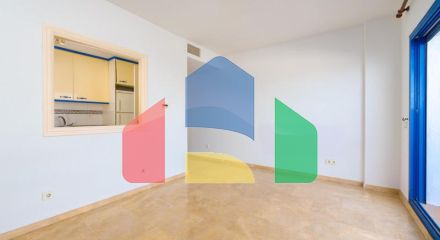 Стильный двухуровневый пентхаус с панорамным видом в Duquesa Golf Gardens