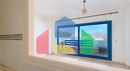 Стильный двухуровневый пентхаус с панорамным видом в Duquesa Golf Gardens