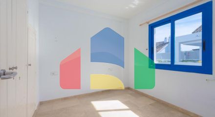 Стильный двухуровневый пентхаус с панорамным видом в Duquesa Golf Gardens