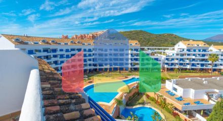 Стильный двухуровневый пентхаус с панорамным видом в Duquesa Golf Gardens