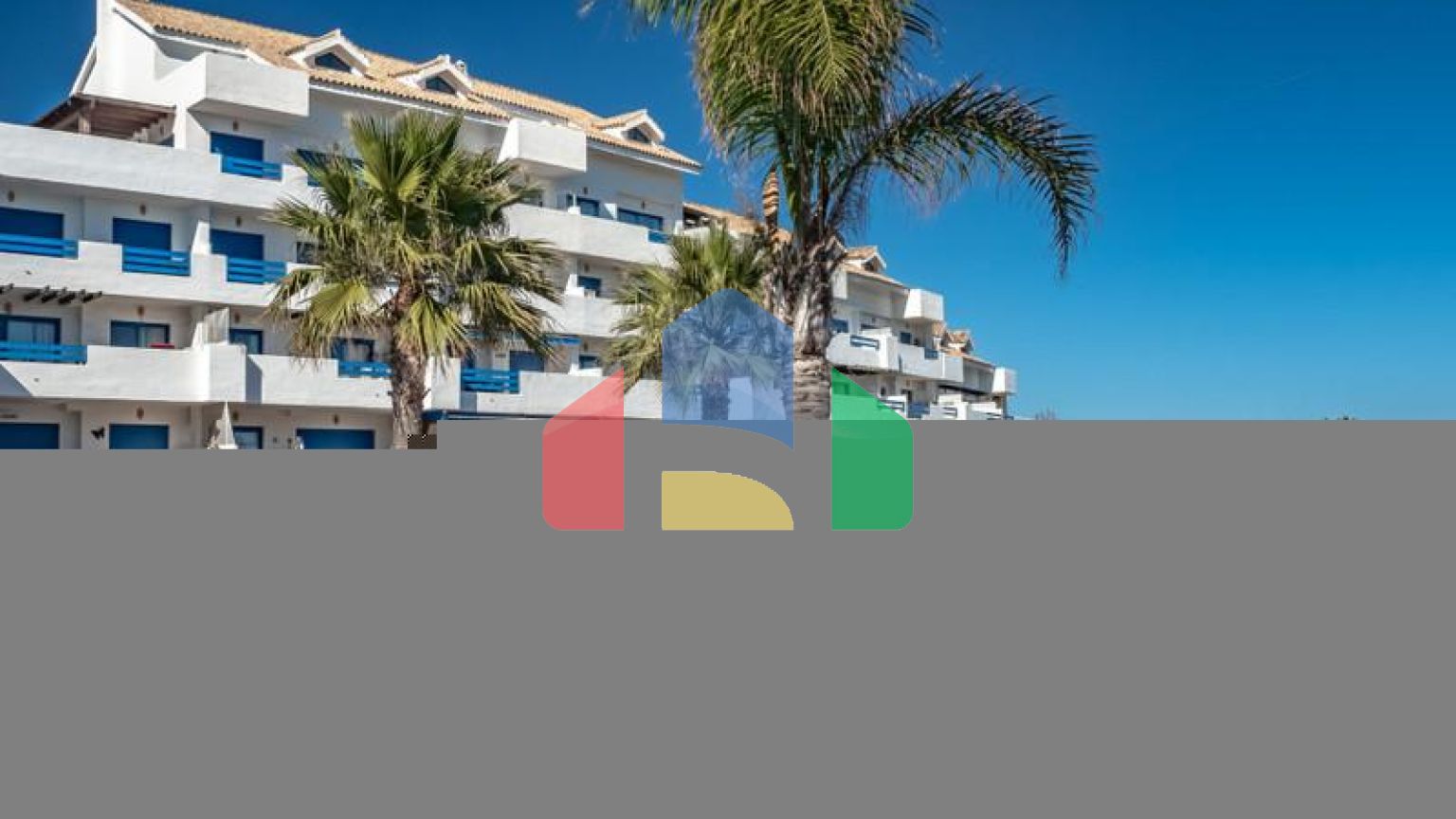 Стильный двухуровневый пентхаус с панорамным видом в Duquesa Golf Gardens