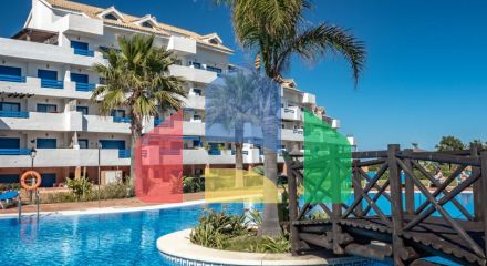 Стильный двухуровневый пентхаус с панорамным видом в Duquesa Golf Gardens