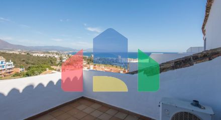 Стильный двухуровневый пентхаус с панорамным видом в Duquesa Golf Gardens