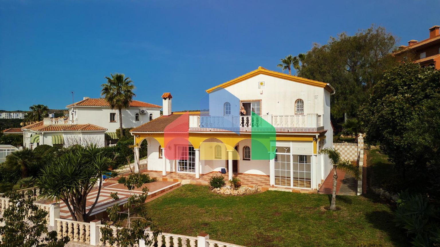 Очаровательная вилла в андалузском стиле с видом на море