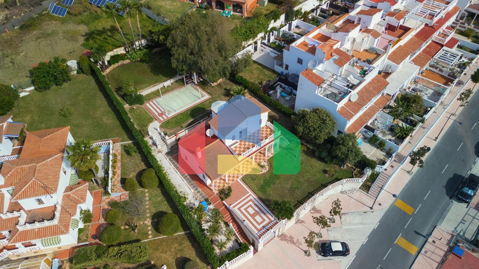 Очаровательная вилла в андалузском стиле с видом на море