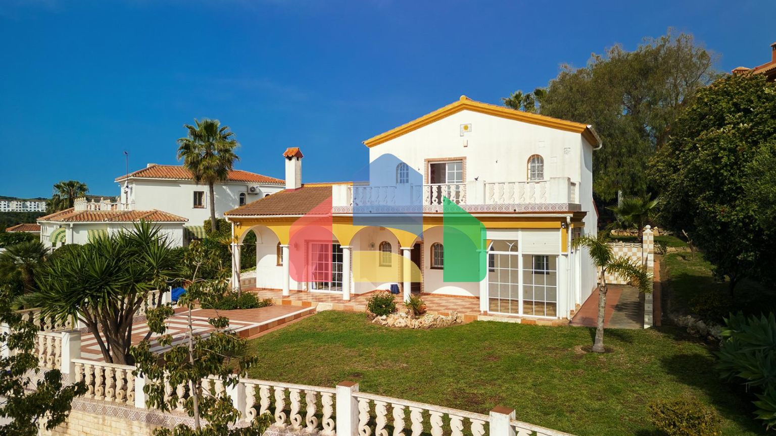 Очаровательная вилла в андалузском стиле с видом на море