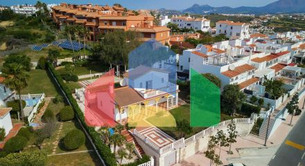 Очаровательная вилла в андалузском стиле с видом на море