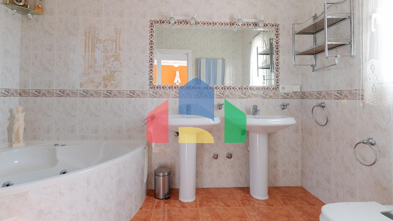 Очаровательная вилла в андалузском стиле с видом на море