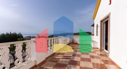 Очаровательная вилла в андалузском стиле с видом на море