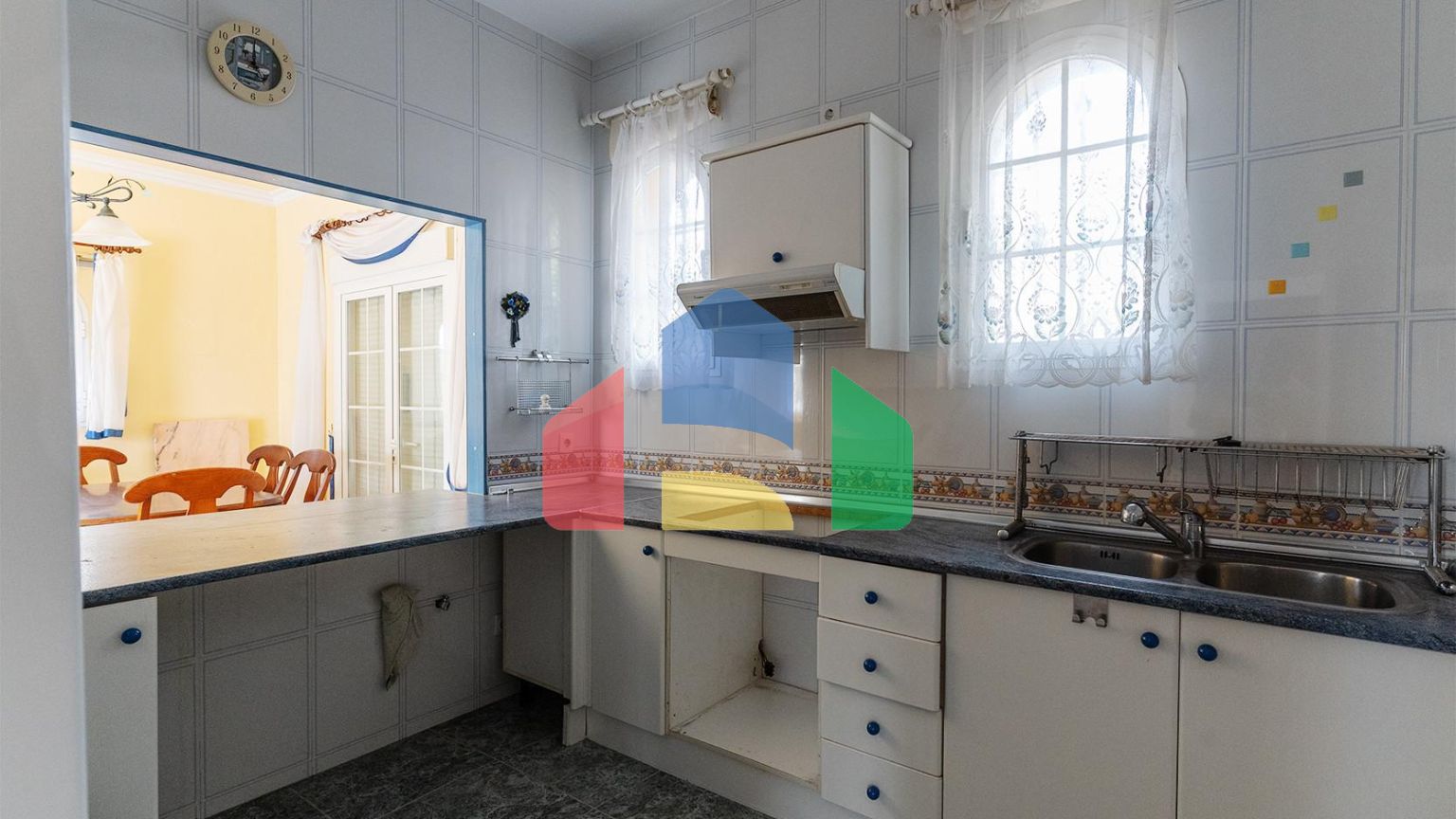 Очаровательная вилла в андалузском стиле с видом на море