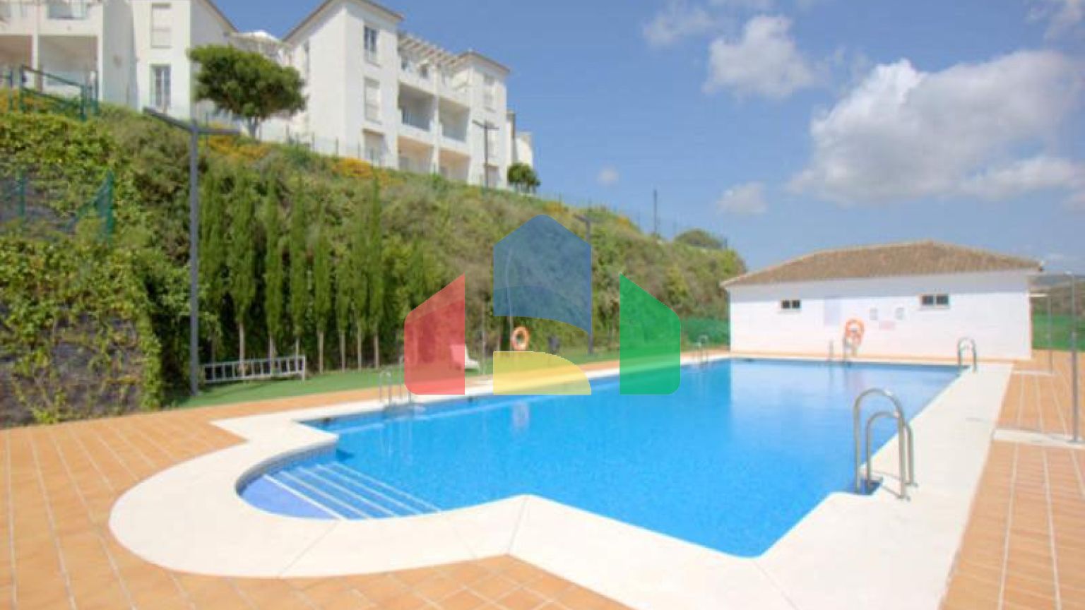 Элегантная Квартира на Последнем Этажe с Видом на Море в Ла Дукеса