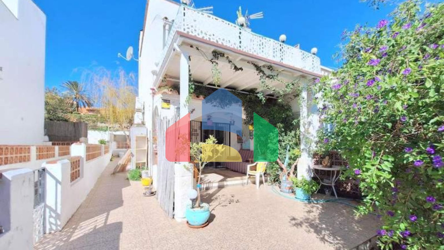 Очаровательный Андалузский Таунхаус с Видом на Море в Ла-Дукеса
