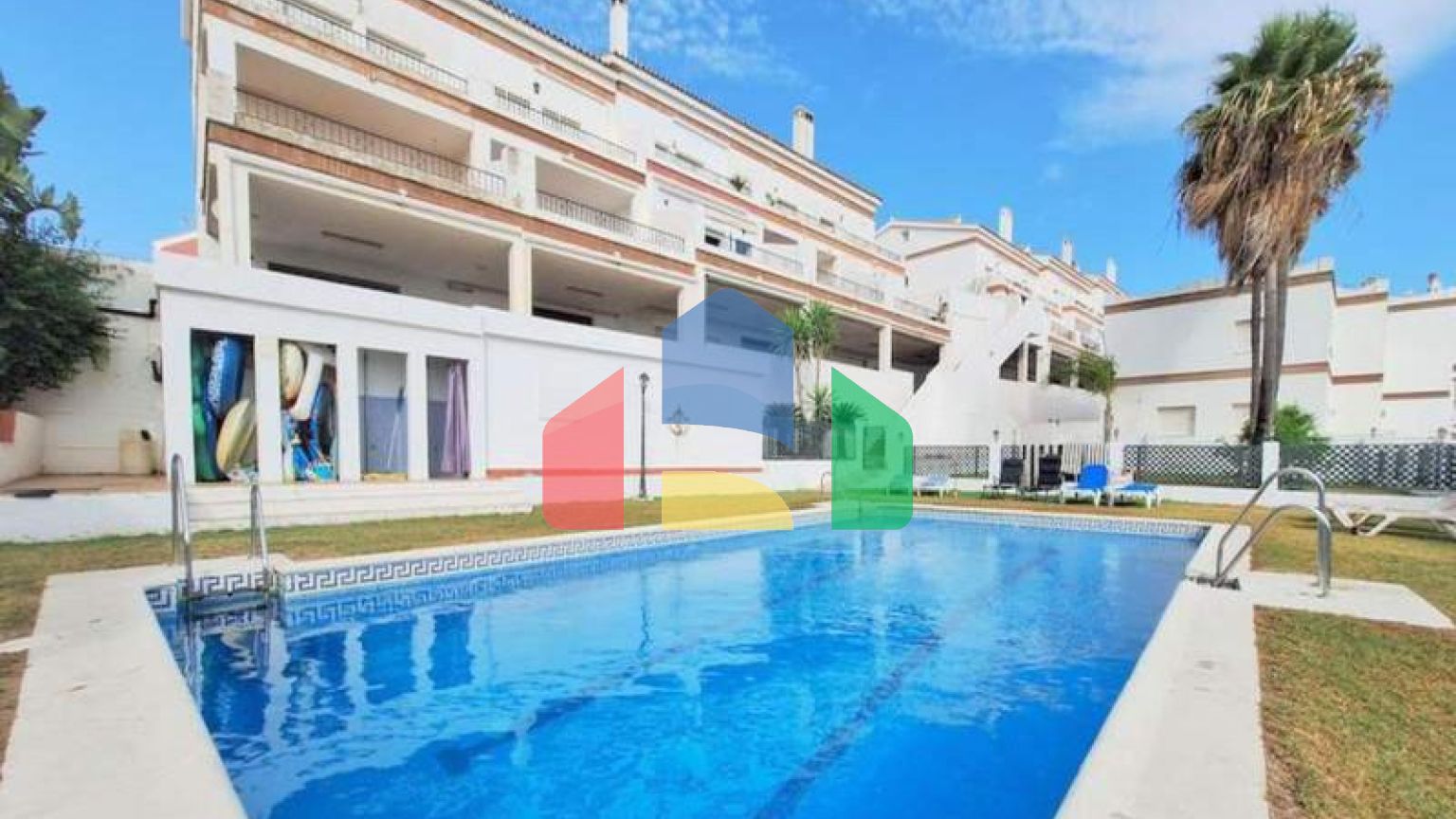 Просторный Таунхаус с Видом на Море в Манильве