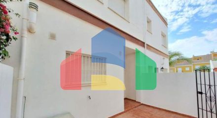 Просторный Таунхаус с Видом на Море в Манильве Просторный Таунхаус с Видом на Море в Манильве