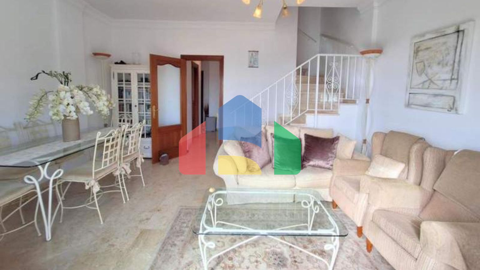 Просторный Таунхаус с Видом на Море в Манильве