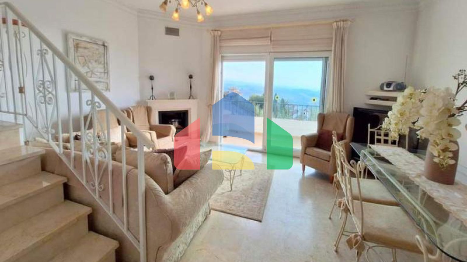 Просторный Таунхаус с Видом на Море в Манильве