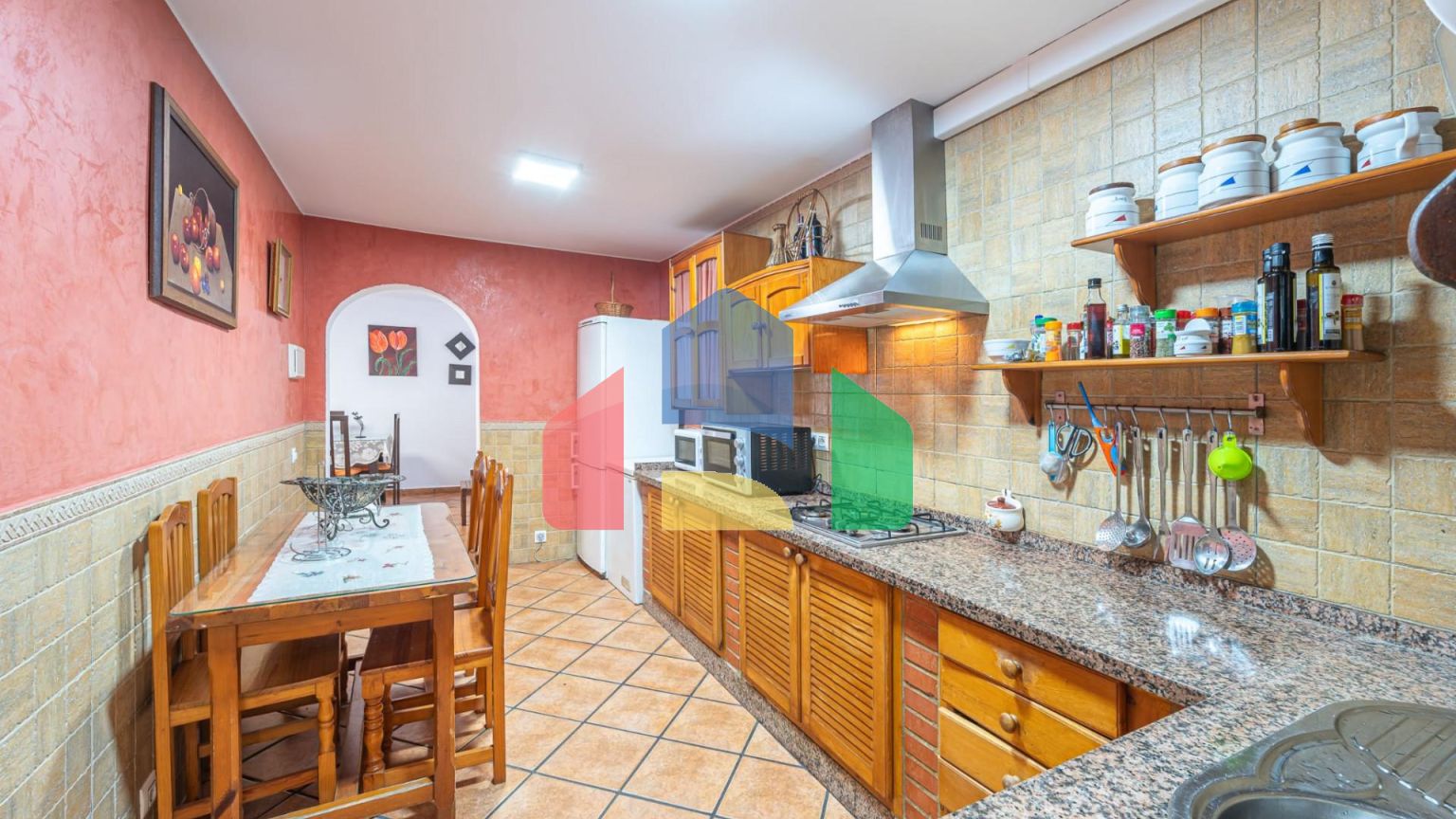 Прекрасный дом в Пунта-Чульера, Манильва, 5 спален, 2 ванные комнаты