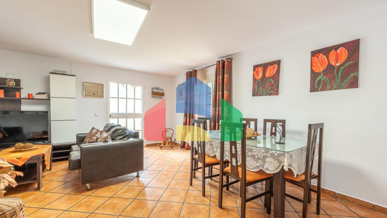 Прекрасный дом в Пунта-Чульера, Манильва, 5 спален, 2 ванные комнаты