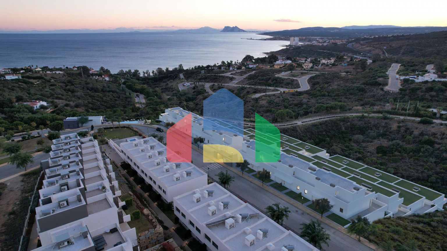 эксклюзивный двухквартирный дом с видом на море с 4 спальнями и 3 ванными комнатами