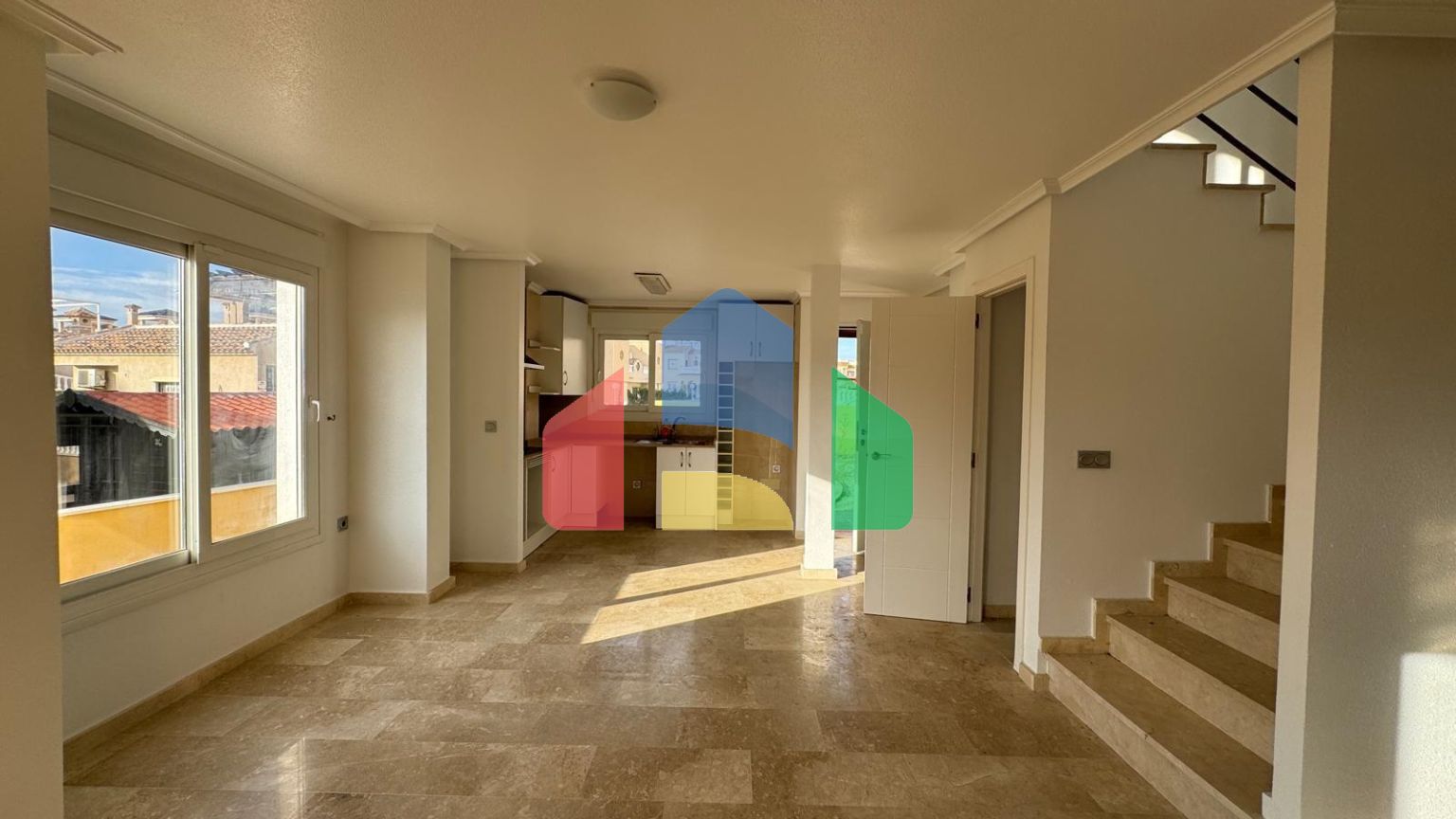 ВИЛЛА НОВОСТРОЙ С УЧАСТКОМ 430 М2 С ПРИВАТНЫМ БАССЕЙНОМ. 3 СПАЛЬНИ. 2 ВАННЫЕ. 117 М2 ПЛОЩАДЬ.СОЛЯРИЙ