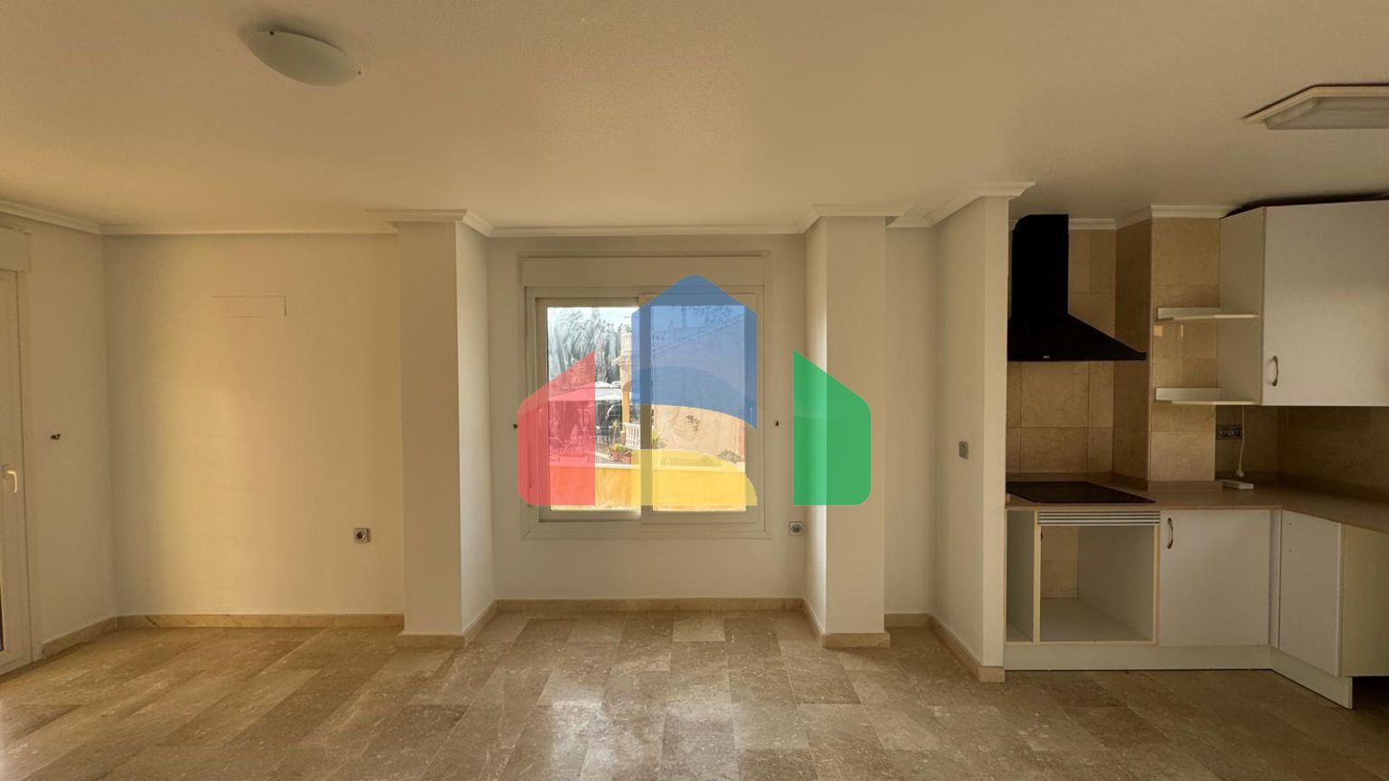 ВИЛЛА НОВОСТРОЙ С УЧАСТКОМ 430 М2 С ПРИВАТНЫМ БАССЕЙНОМ. 3 СПАЛЬНИ. 2 ВАННЫЕ. 117 М2 ПЛОЩАДЬ.СОЛЯРИЙ